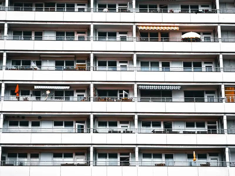 Immeuble avec local commercial en rez-de-chaussée et logements aux étages